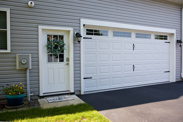 24/7 Emergency Garage Door Panel Replacement experts in Cole Camp, MO